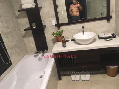 Profile Image of Gold Coast Male Escort Dean