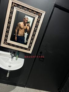 Profile Image of Melbourne Male Escort SimoneItalian