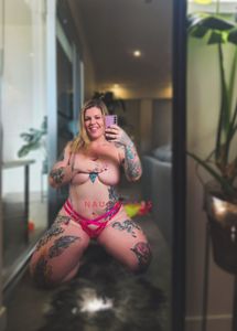 Profile Image of Perth Adult Content Creator Zoe Hunter