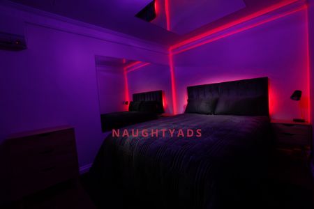 Profile Image of Sydney Adult Job Dark Lux