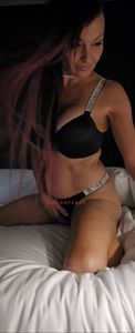 Profile Image of Gold Coast Escort Molly Hollywood