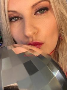 Profile Image of Brisbane Escort Nikki Cox 