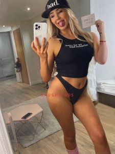 Profile Image of Alice Springs Escort Petite and Sweet
