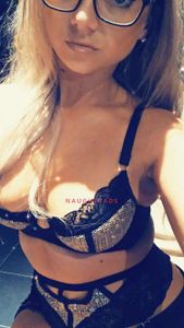 Profile Image of Cairns Escort April Stone