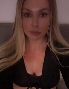 Profile Image of Melbourne Escort Ari