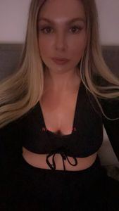 Profile Image of Melbourne Escort Ari