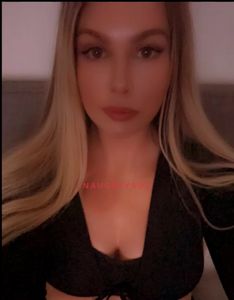 Profile Image of Melbourne Escort Ariel
