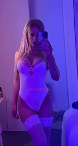 Profile Image of Melbourne Escort Nina