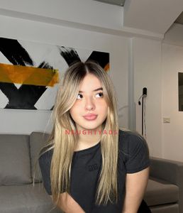 Profile Image of Melbourne Adult Content Creator Petite Ashley 