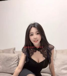 Profile Image of Perth Escort Petite Emmy 