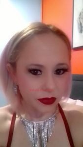 Profile Image of Sydney Escort Foxy Roxy 