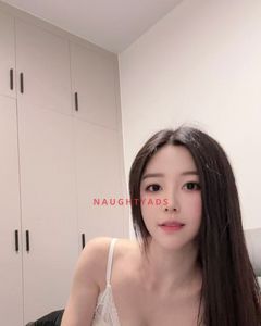 Image of Perth Escort Petite Emmy 