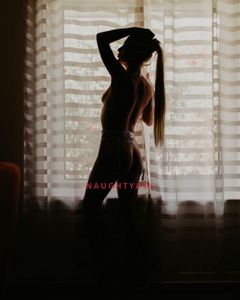 Image of Perth Escort “Summer”