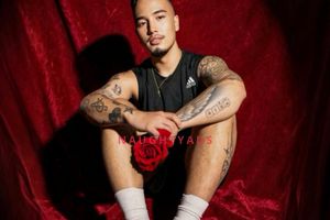 Red flags never looked this good 🖤❤️ - Naughty Ads Escort Blog