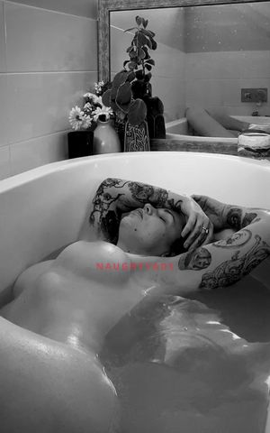 Female Escorts Servicing You - Vivian Vice 