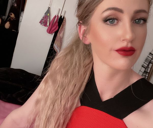 Bethany - 7 days free trial  Custom pics and vid's 