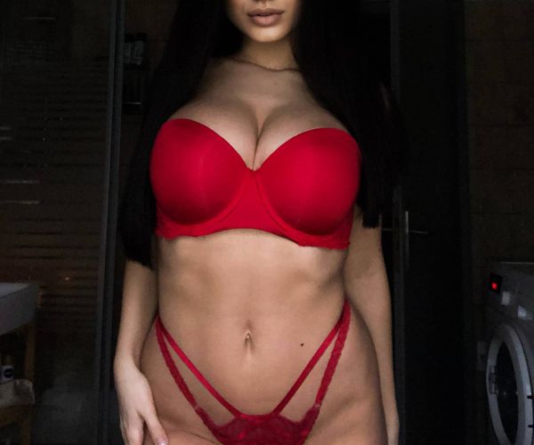Loveable Lisette - Lisette, 32 yo MILF, always online and very talkative, Sydney